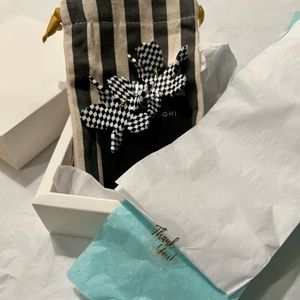 Lele Sadoughi small cutie earrings 😍!